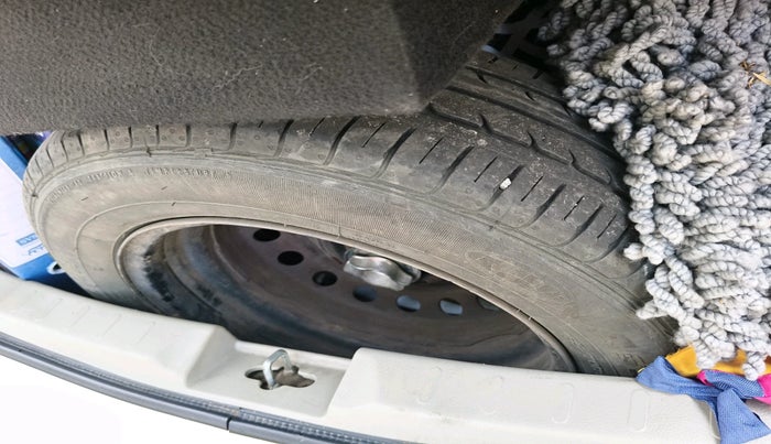 2017 Maruti Celerio VXI (O) CNG, CNG, Manual, 1,21,074 km, tyre