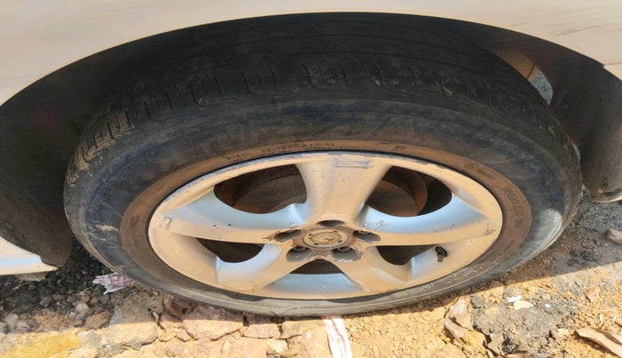 2012 Skoda Rapid ELEGANCE 1.6 TDI CR MT, Diesel, Manual, 1,16,644 km, tyre