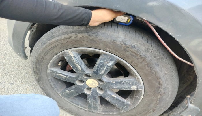 2011 Volkswagen Polo HIGHLINE DIESEL, Diesel, Manual, 1,58,404 km, tyre