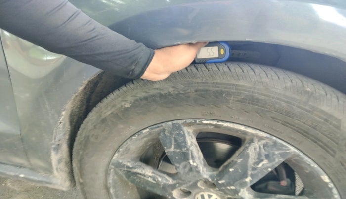 2011 Volkswagen Polo HIGHLINE DIESEL, Diesel, Manual, 1,58,404 km, tyre