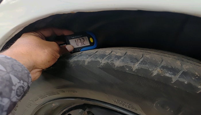 2014 Maruti Ciaz VXI, CNG, Manual, 1,42,417 km, tyre