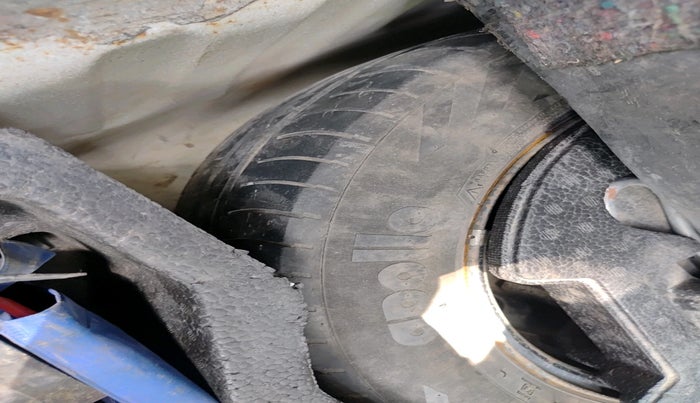 2014 Maruti Ciaz VXI, CNG, Manual, 1,42,417 km, tyre