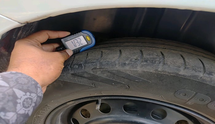 2014 Maruti Ciaz VXI, CNG, Manual, 1,42,417 km, tyre