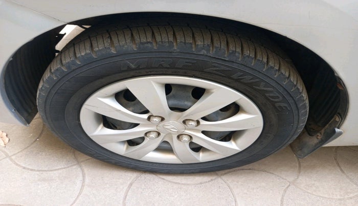 2011 Hyundai Eon MAGNA O, Petrol, Manual, 48,744 km, tyre