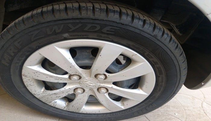 2011 Hyundai Eon MAGNA O, Petrol, Manual, 48,744 km, tyre