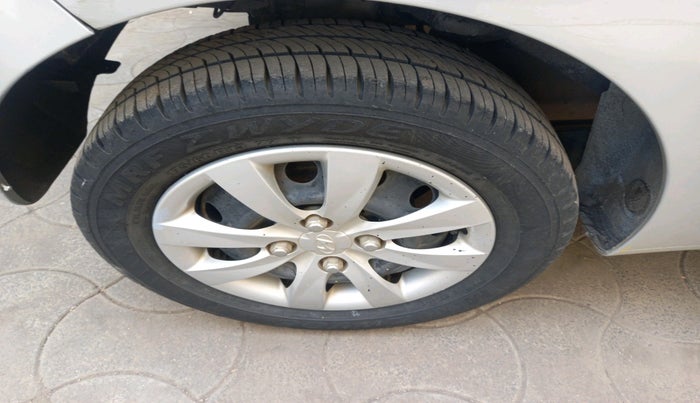 2011 Hyundai Eon MAGNA O, Petrol, Manual, 48,744 km, tyre