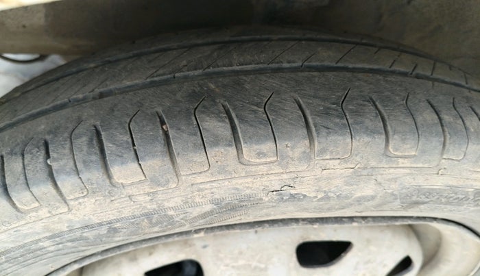 2011 Hyundai Eon MAGNA, Petrol, Manual, 67,881 km, tyre