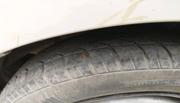 2011 Hyundai Eon MAGNA, Petrol, Manual, 67,881 km, tyre