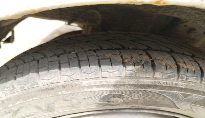 2011 Hyundai Eon MAGNA, Petrol, Manual, 67,881 km, tyre