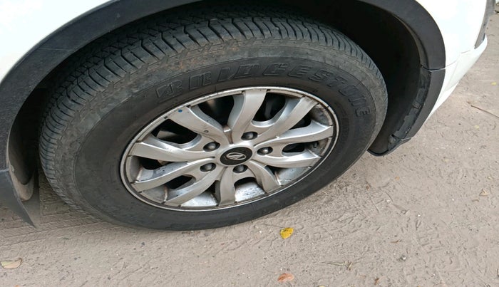 2017 Mahindra XUV500 W9, Diesel, Manual, 60,479 km, tyre