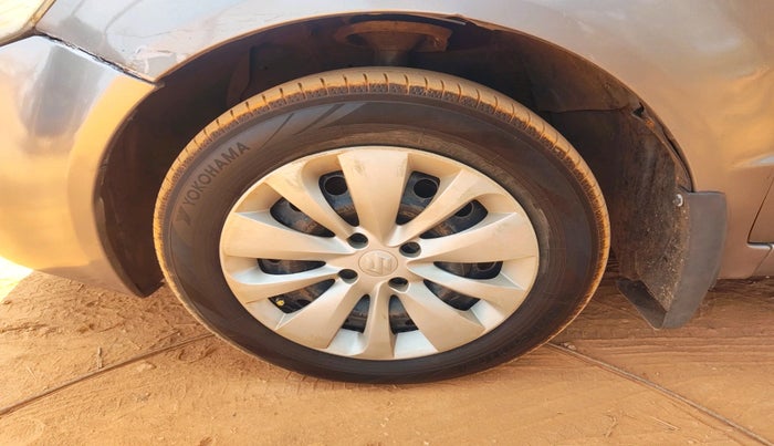 2011 Maruti SX4 VDI, Diesel, Manual, 73,357 km, tyre