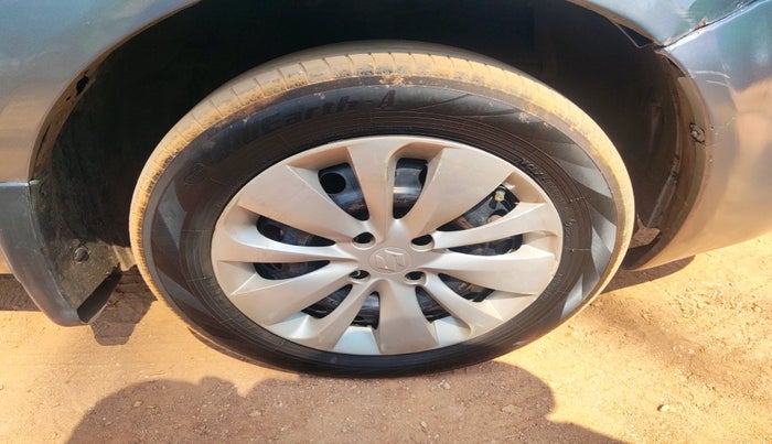 2011 Maruti SX4 VDI, Diesel, Manual, 73,357 km, tyre