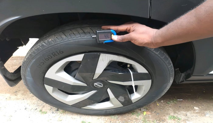 2021 Nissan MAGNITE XL, Petrol, Manual, 55,603 km, tyre