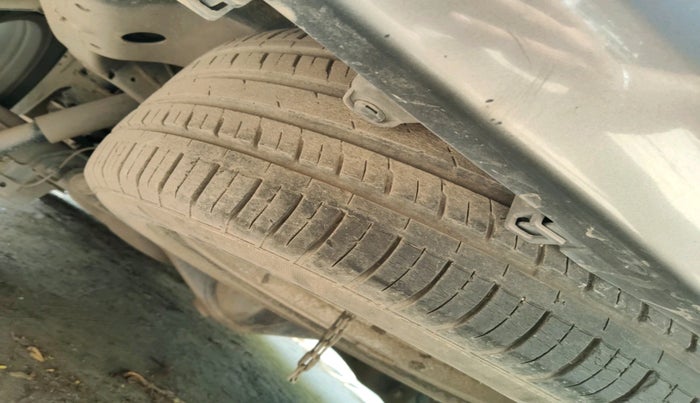 2016 Toyota Innova Crysta 2.8 ZX AT 7 STR, Diesel, Automatic, 1,70,524 km, tyre