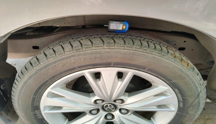 2016 Toyota Innova Crysta 2.8 ZX AT 7 STR, Diesel, Automatic, 1,70,524 km, tyre