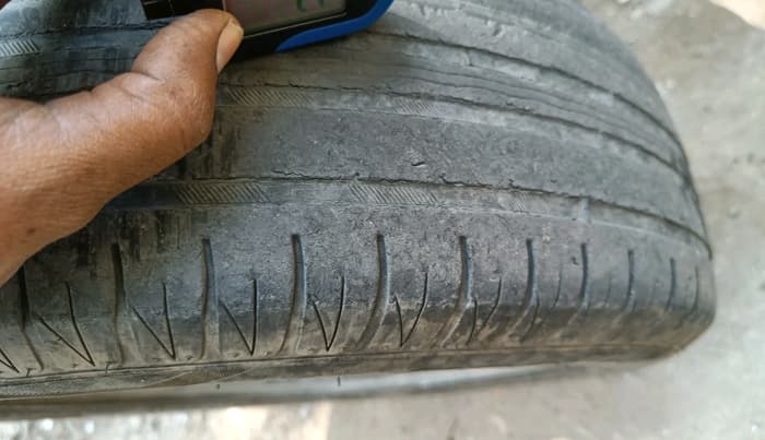 2017 Maruti IGNIS DELTA 1.2 AMT, Petrol, Automatic, 2,07,377 km, tyre