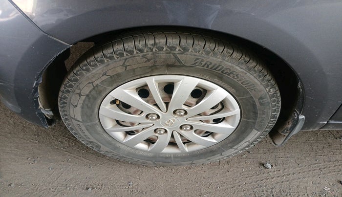 2015 Hyundai i10 SPORTZ 1.1, Petrol, Manual, 2,08,099 km, tyre