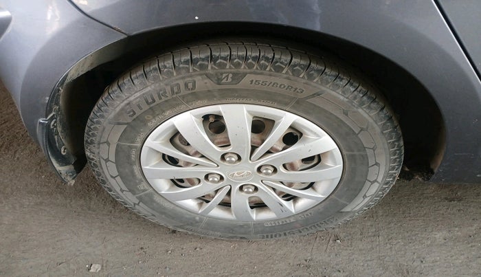 2015 Hyundai i10 SPORTZ 1.1, Petrol, Manual, 2,08,099 km, tyre