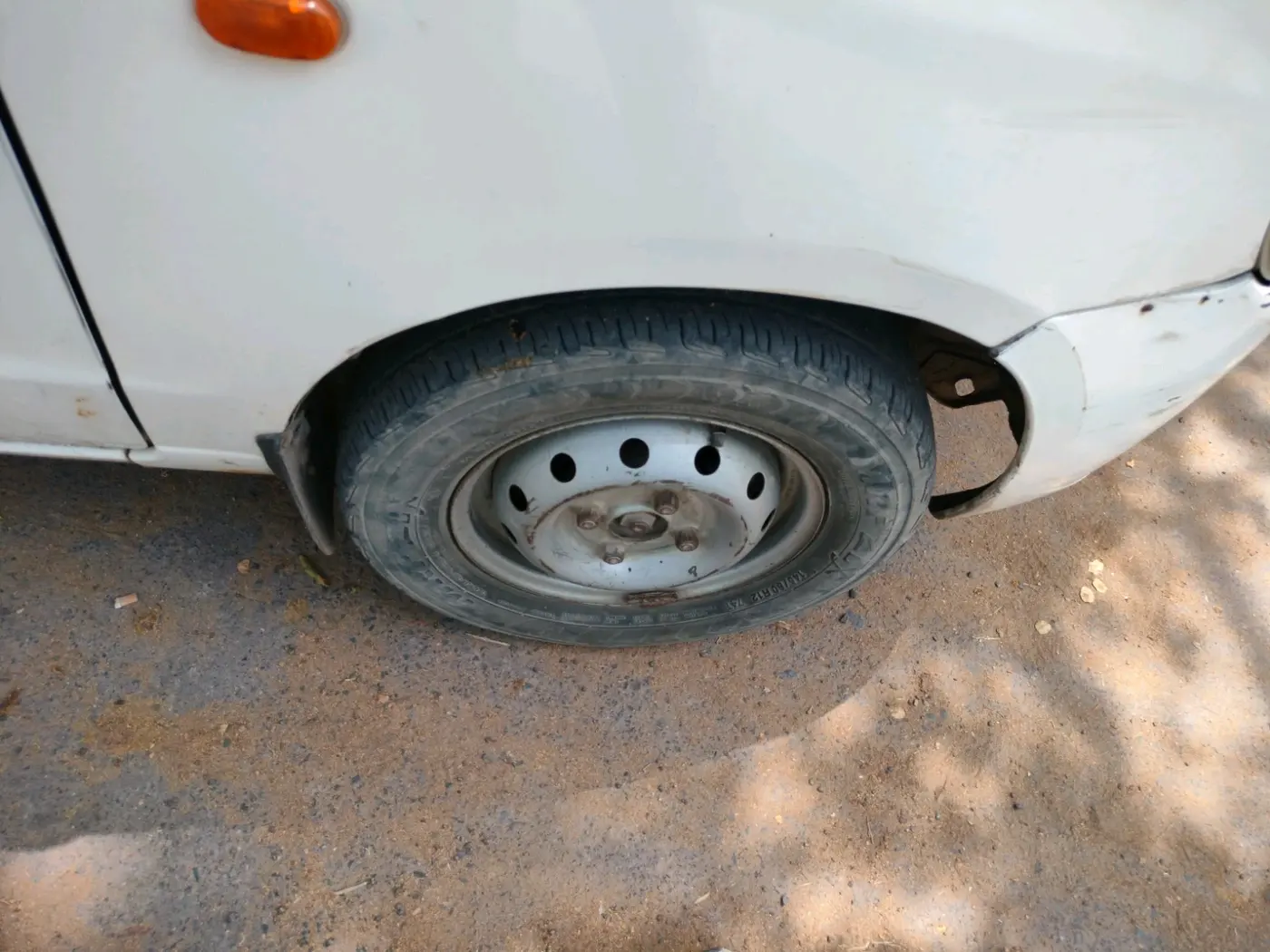 2011 Maruti Alto LXI, Petrol, Manual, 1,18,997 km, tyre