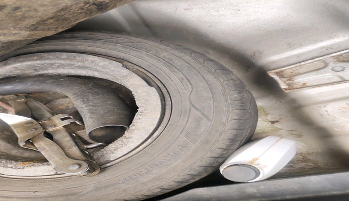 2004 Hyundai Elantra CRDI, Diesel, Manual, 1,96,388 km, tyre