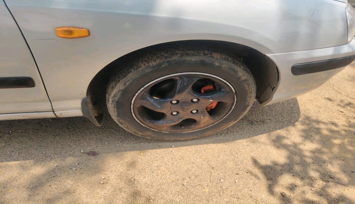 2004 Hyundai Elantra CRDI, Diesel, Manual, 1,96,388 km, tyre