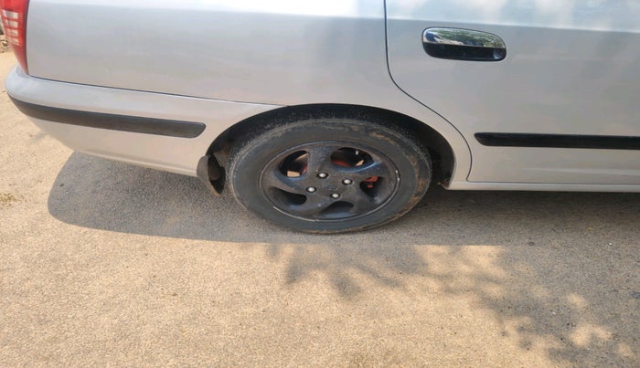 2004 Hyundai Elantra CRDI, Diesel, Manual, 1,96,388 km, tyre