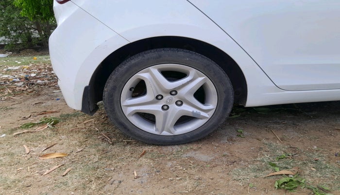 2017 Hyundai Elite i20 ASTA 1.2, CNG, Manual, 64,979 km, tyre