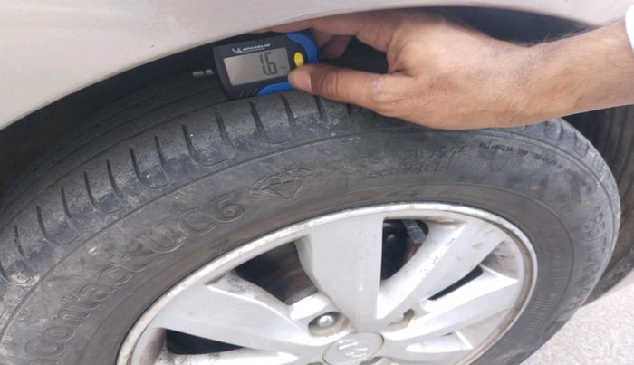 2014 Hyundai i20 SPORTZ 1.2, CNG, Manual, 1,66,412 km, tyre