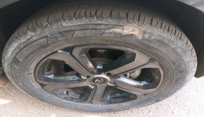 2022 Tata NEXON XZ PLUS (PREMIUM) KAZIRANGA PETROL, Petrol, Manual, 82,625 km, tyre