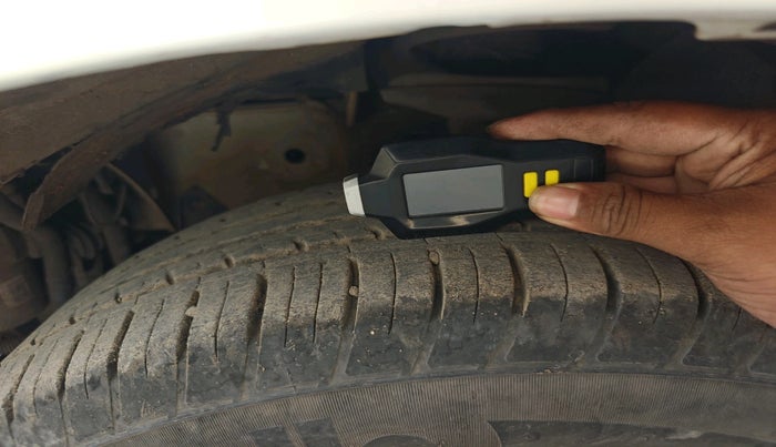 2012 Renault Duster 85 PS RXL DIESEL, Diesel, Manual, 1,18,231 km, tyre