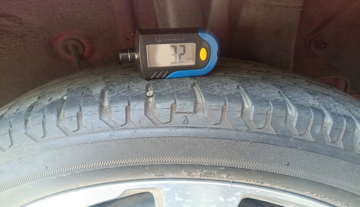 2014 Hyundai Elite i20 ASTA 1.2, Petrol, Manual, 1,42,987 km, tyre