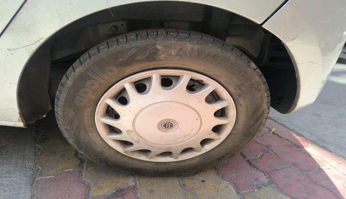 2015 Hyundai Eon ERA +, Petrol, Manual, 57,174 km, tyre