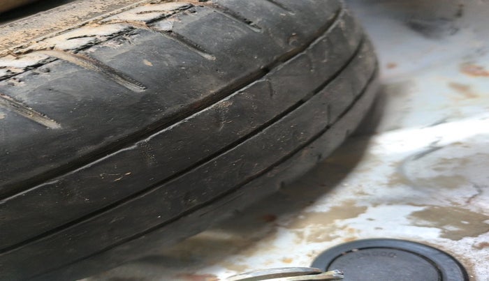 2015 Hyundai Eon ERA +, Petrol, Manual, 57,174 km, tyre