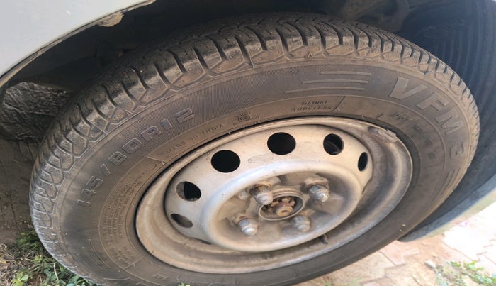 2015 Hyundai Eon ERA +, Petrol, Manual, 57,174 km, tyre