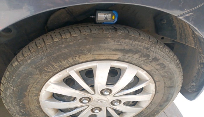 2015 Hyundai i10 SPORTZ 1.1, Petrol, Manual, 70,000 km, tyre