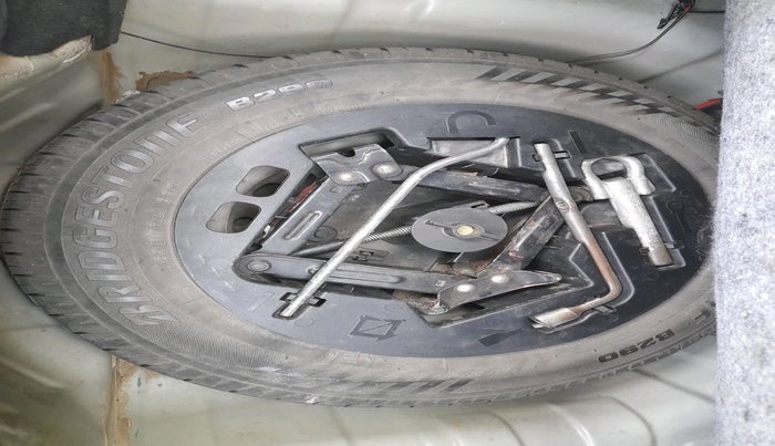 2017 Mahindra KUV 100 NXT K2 P 6 STR, Petrol, Manual, 1,09,119 km, tyre