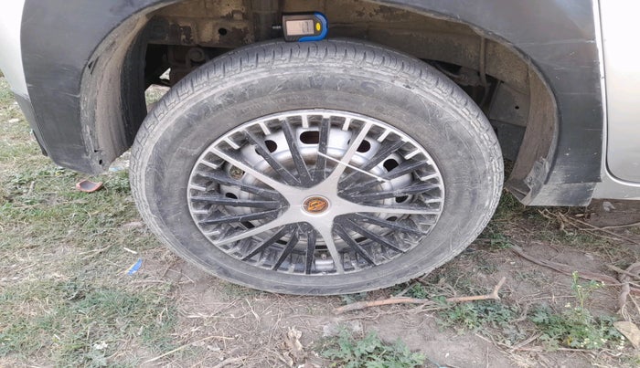 2017 Mahindra KUV 100 NXT K2 P 6 STR, Petrol, Manual, 1,09,119 km, tyre