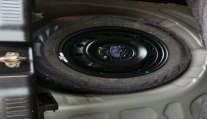 2022 Maruti Swift VXI, Petrol, Manual, 5,187 km, tyre