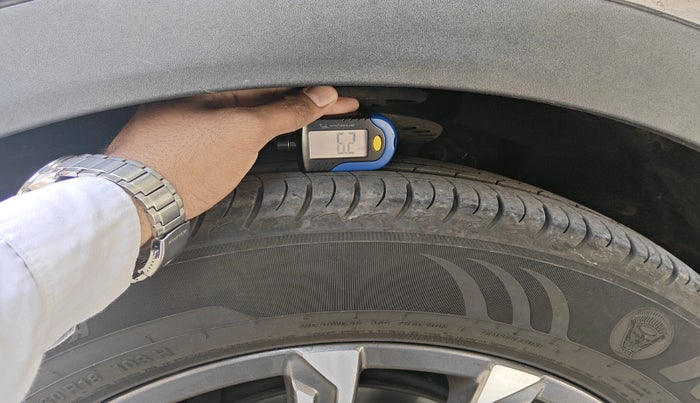 2021 Mahindra XUV700 AX 7 LUXURY P AT 7 STR, Petrol, Automatic, 74,062 km, tyre