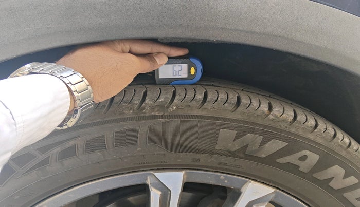 2021 Mahindra XUV700 AX 7 LUXURY P AT 7 STR, Petrol, Automatic, 74,062 km, tyre