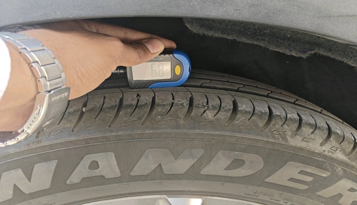 2021 Mahindra XUV700 AX 7 LUXURY P AT 7 STR, Petrol, Automatic, 74,062 km, tyre