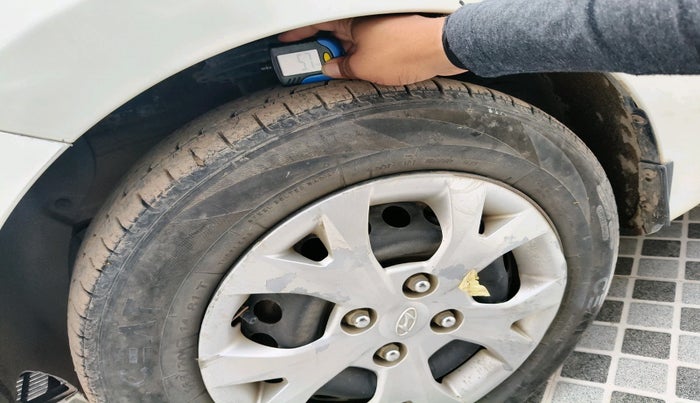 2013 Hyundai Grand i10 SPORTZ 1.2 KAPPA VTVT, CNG, Manual, 1,03,235 km, tyre