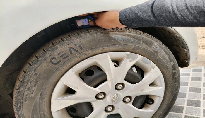 2013 Hyundai Grand i10 SPORTZ 1.2 KAPPA VTVT, CNG, Manual, 1,03,235 km, tyre