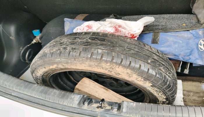 2013 Hyundai Grand i10 SPORTZ 1.2 KAPPA VTVT, CNG, Manual, 1,03,235 km, tyre