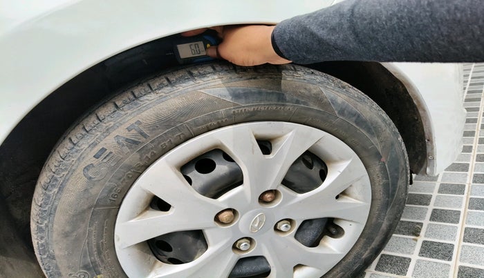 2013 Hyundai Grand i10 SPORTZ 1.2 KAPPA VTVT, CNG, Manual, 1,03,235 km, tyre