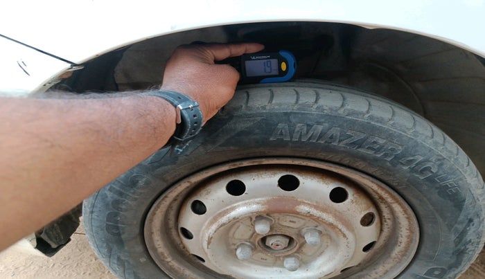 2013 Maruti Wagon R 1.0 LXI, CNG, Manual, 1,31,135 km, tyre