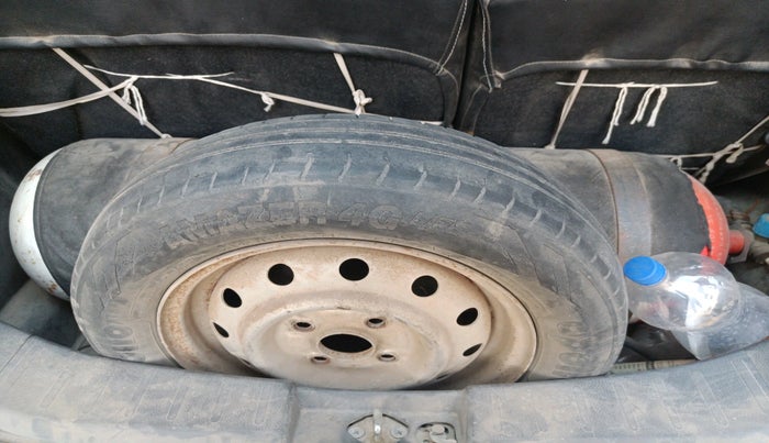 2013 Maruti Wagon R 1.0 LXI, CNG, Manual, 1,31,135 km, tyre