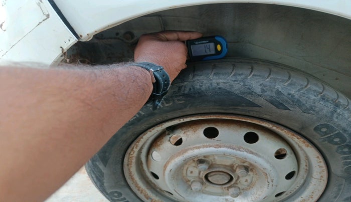 2013 Maruti Wagon R 1.0 LXI, CNG, Manual, 1,31,135 km, tyre