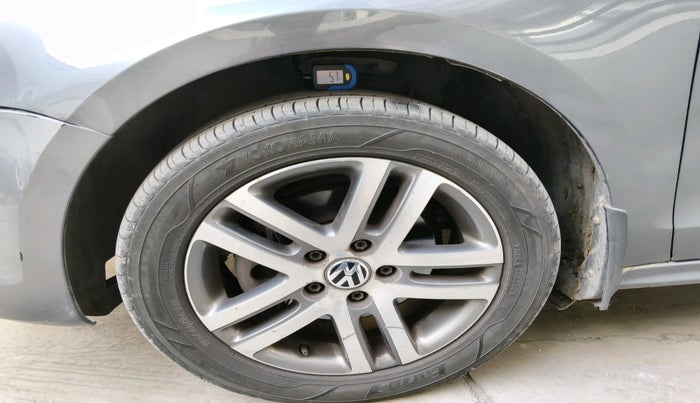 2012 Volkswagen Jetta HIGHLINE TDI, Diesel, Manual, 1,83,616 km, tyre