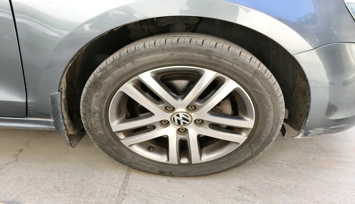 2012 Volkswagen Jetta HIGHLINE TDI, Diesel, Manual, 1,83,616 km, tyre